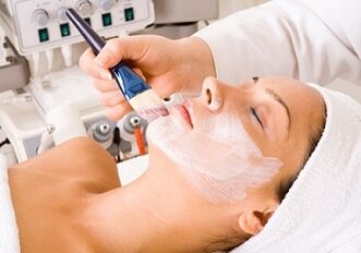 Peeling químico como forma de rejuvenecer la piel del rostro.